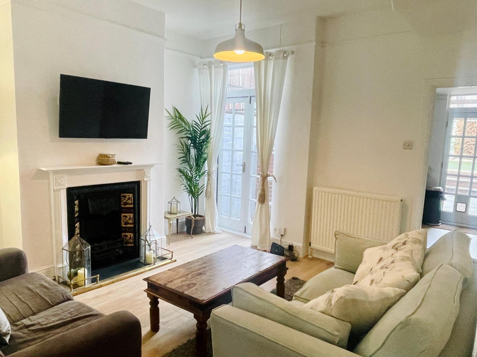 Newly Refurbished City Centre House With Parking Exeter Luaran gambar