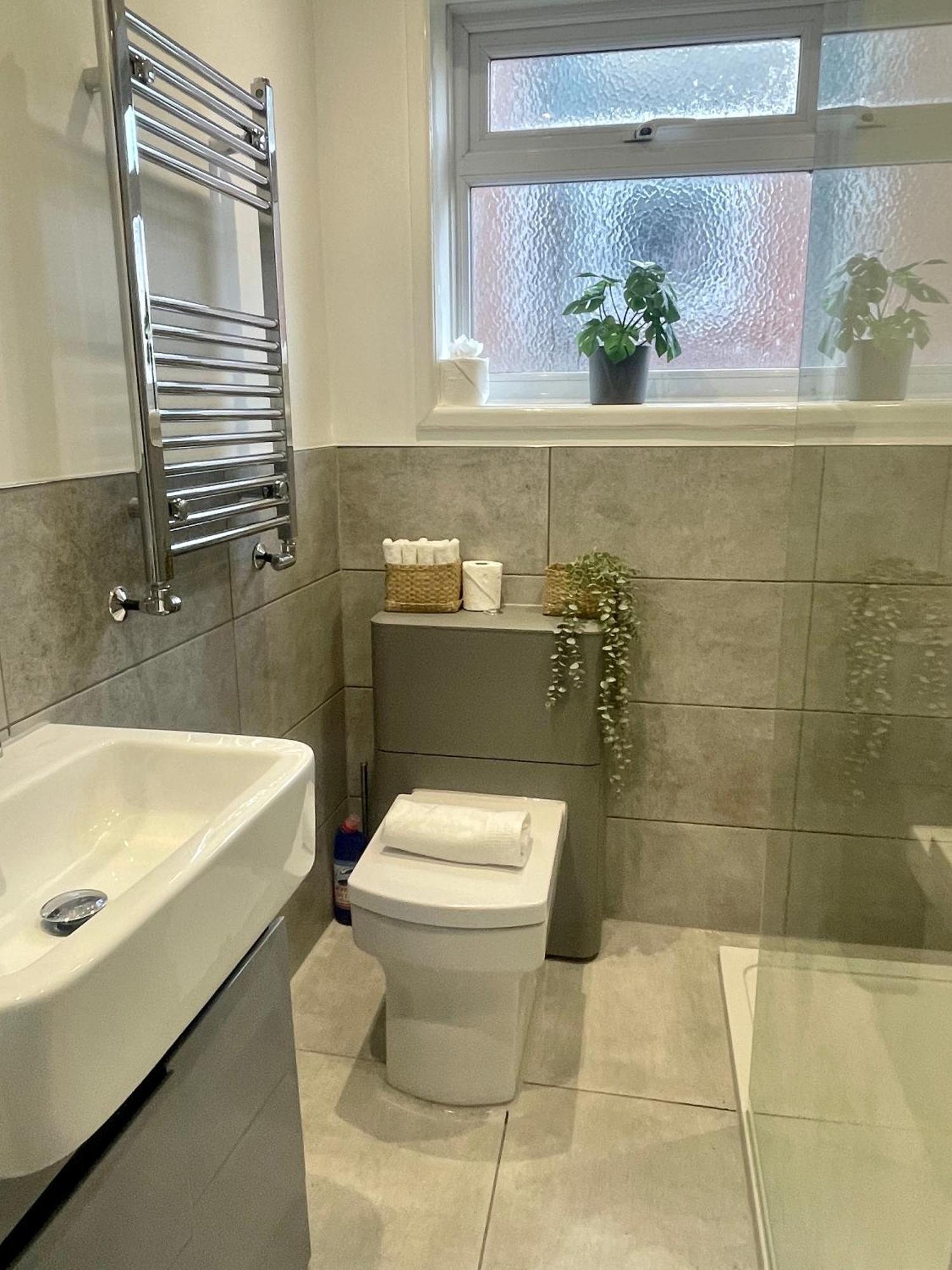 Newly Refurbished City Centre House With Parking Exeter Luaran gambar
