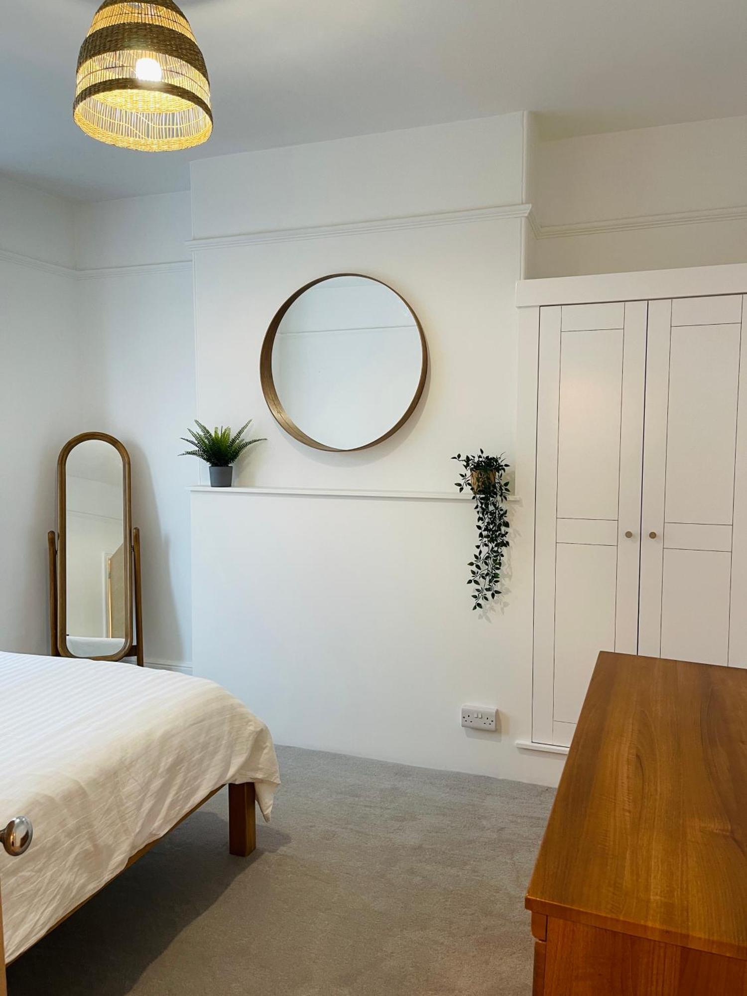 Newly Refurbished City Centre House With Parking Exeter Bilik gambar